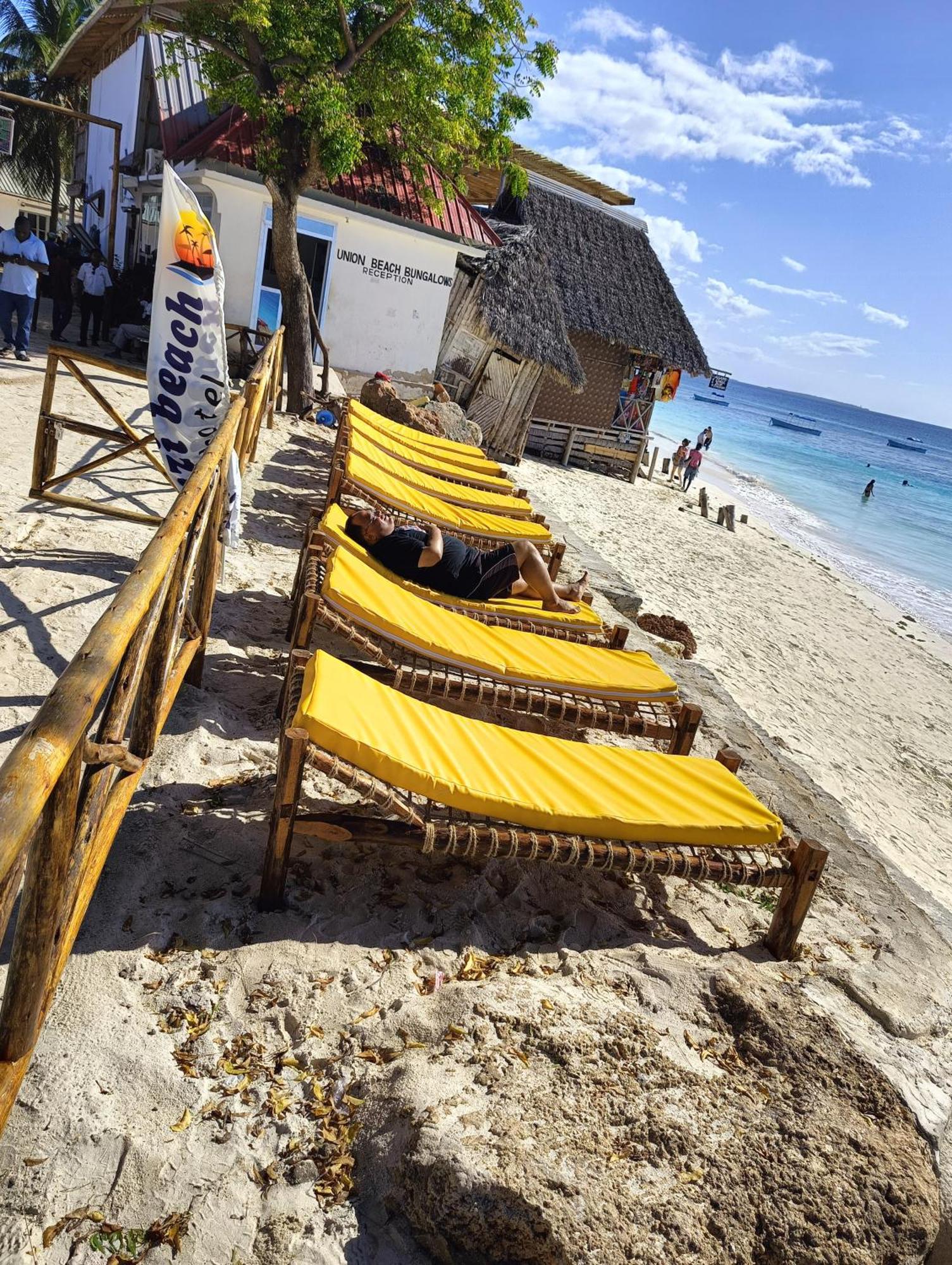 Zanzi Beach Hotel Нунгви Екстериор снимка